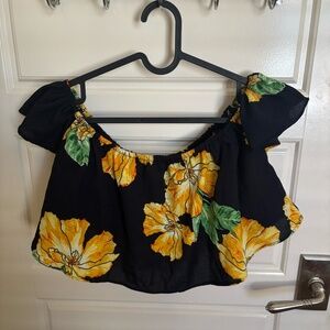 PERSUN. NWT. Floral Crop Top. Small.